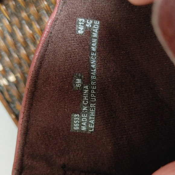 Clarks Artisan Ankle Boots Wine Color Size 6 - Picture 9 of 14